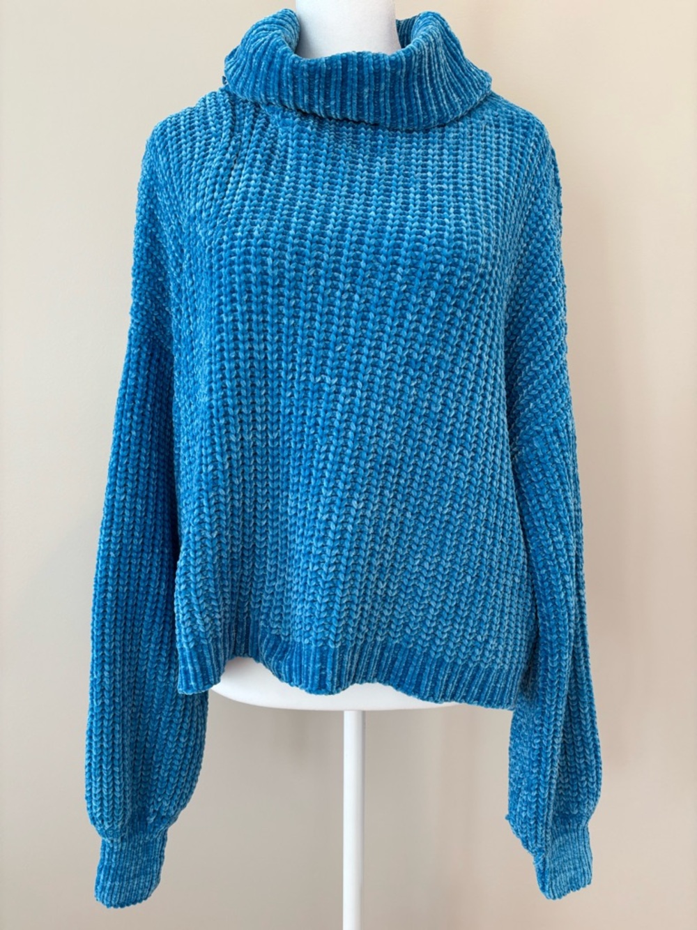 Zenana Velour Cowl Neck Long Sleeve Oversized Cropped Sweater Womens Medium